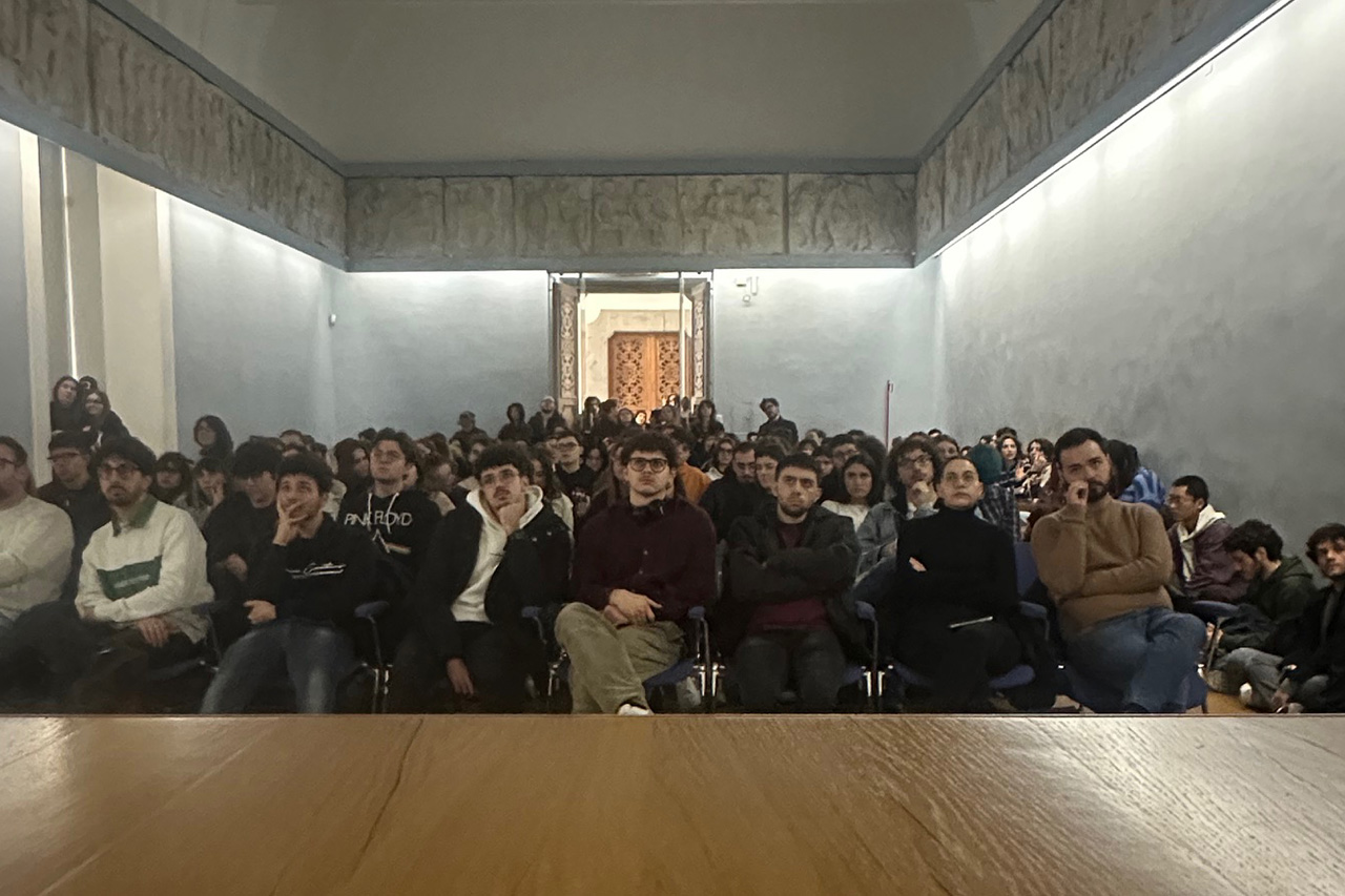 studenti2 Gli studenti dell'Accademia delle Belle arti di Napoli durante il workshop tenuto da Foto Ema e Sony