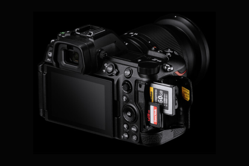 Nikon Z6 III vano schede