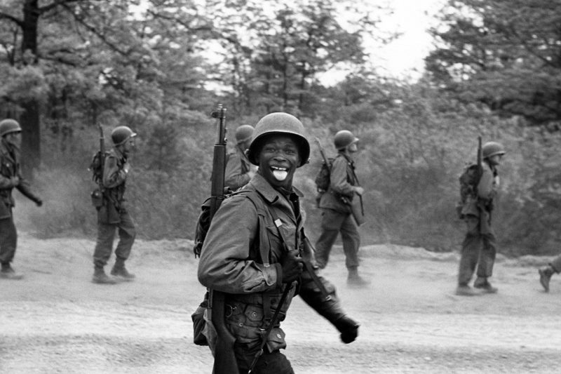 Fotografia di Elliott Erwitt scattata a Fort Dix