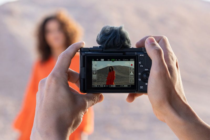 Sony ZV-E10 II durante una sessione di scatto