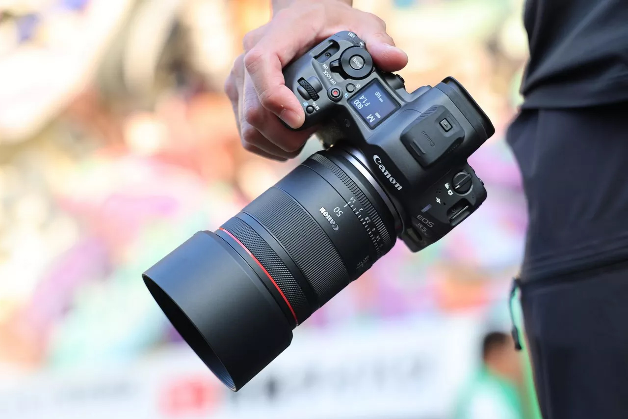 Canon RF 50mm F1.4 VLCM