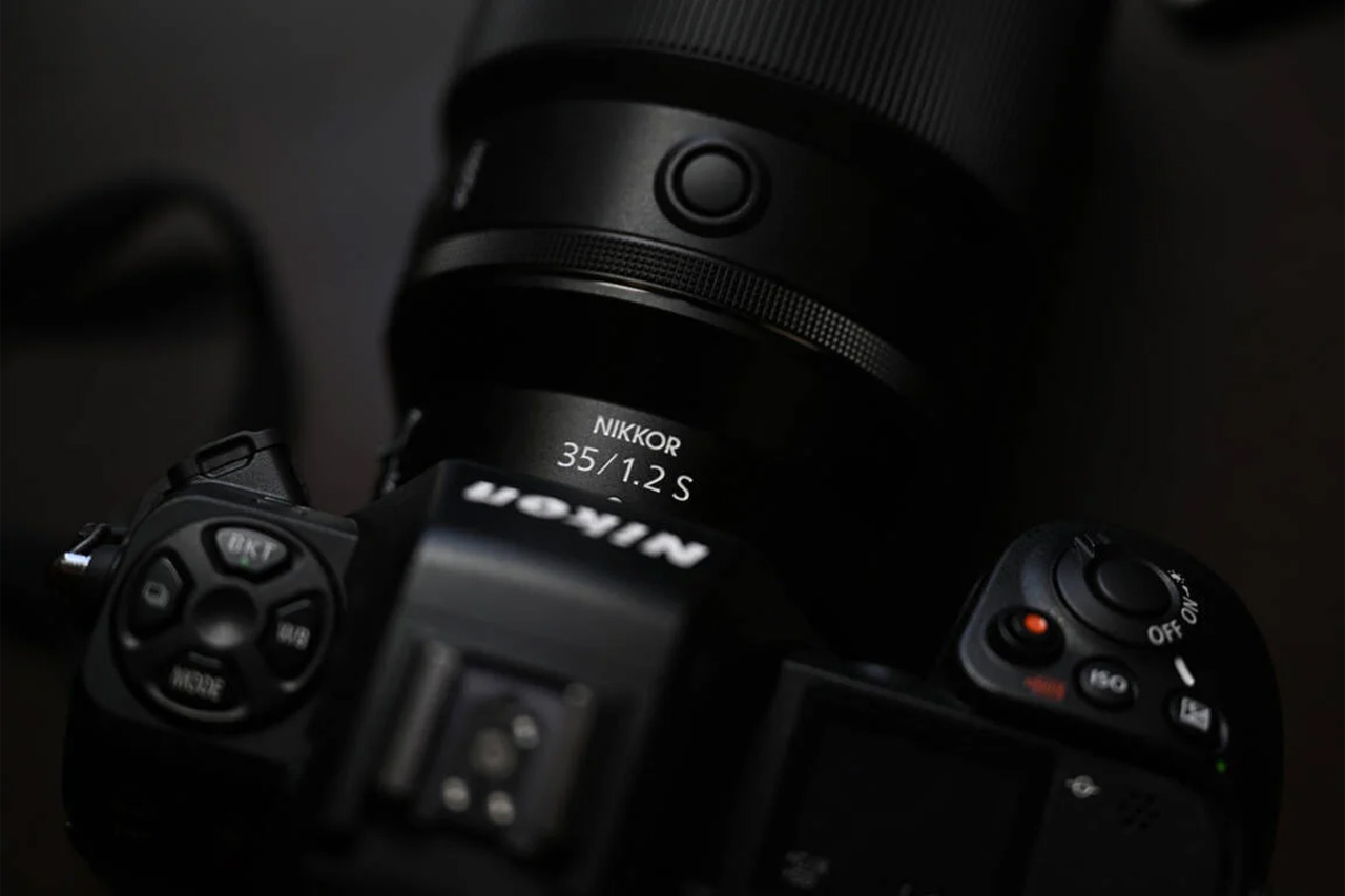 NIKKOR Z 35mm f/1.2 S. montato