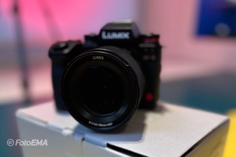 Panasonic S1R II: fronte