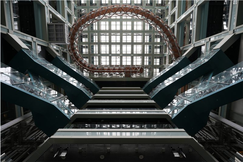 Foto d'architettura scattata con Sony SEL16F18G