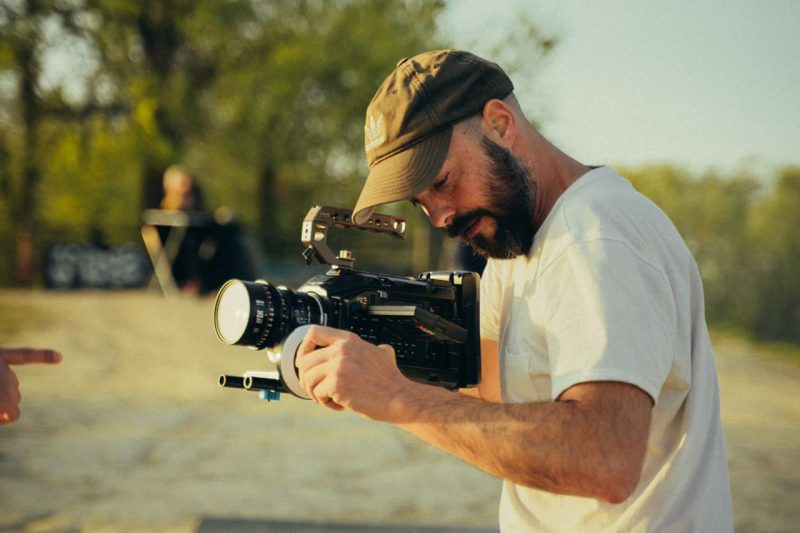 Samuele Apperti durante una sessione di videomaking