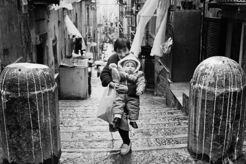 Mimmo Jodice - padri e figli, napoli 1973