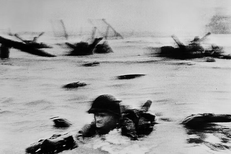 D-Day di Robert capa. Sbarco in Normandia.