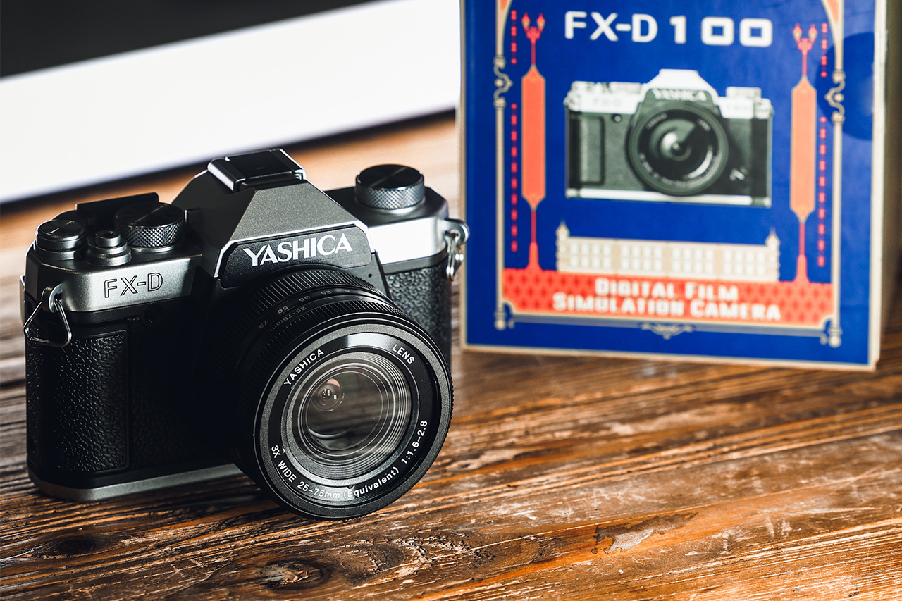 Yashica FX-D100 scatola e camera
