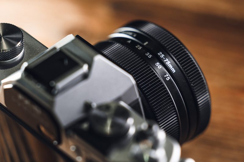 Yashica FX-D100 obiettivo