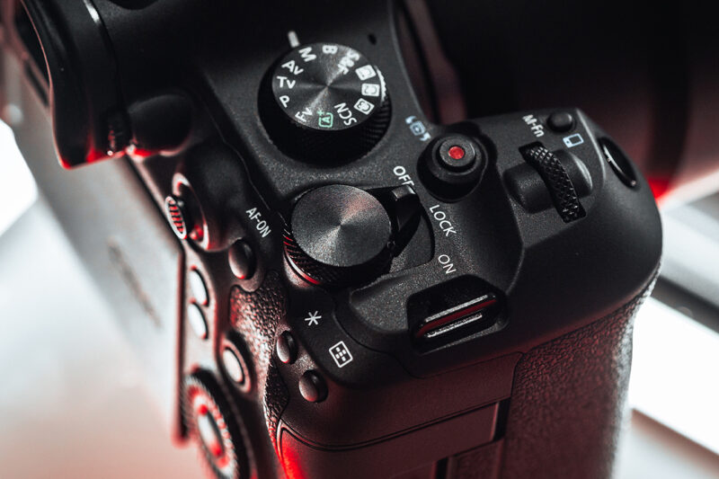 Canon EOS R6 III design ed ergonomia