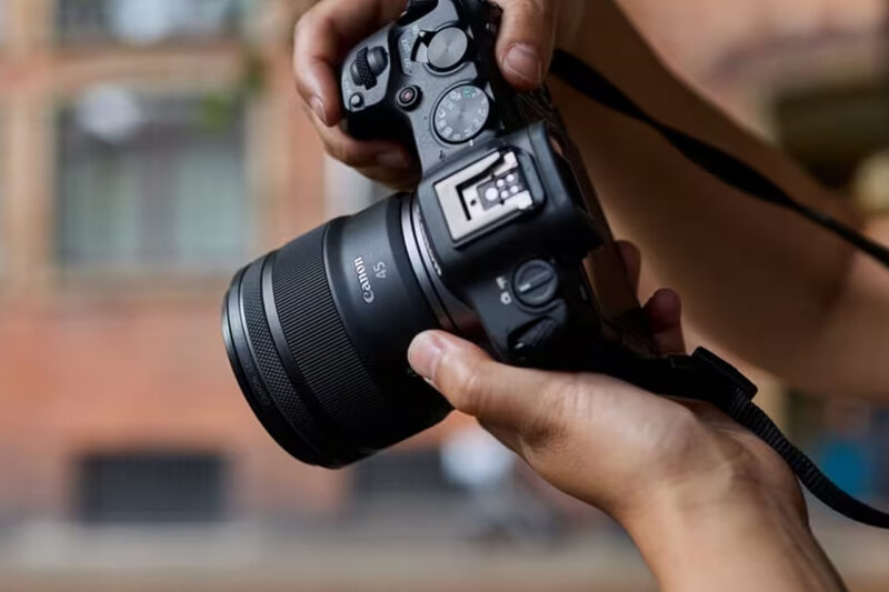 Canon RF 45mm F1.2 STM lifestyle