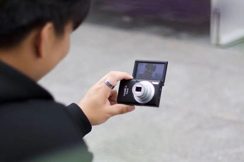 Yashica crew schermo ribaltabile 